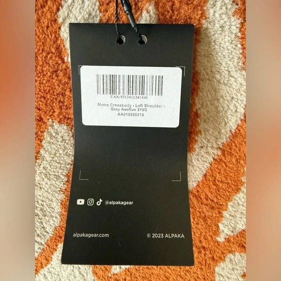 NWT Alpaka Gray Left Shoulder Metro Crossbody - Picture 12 of 12